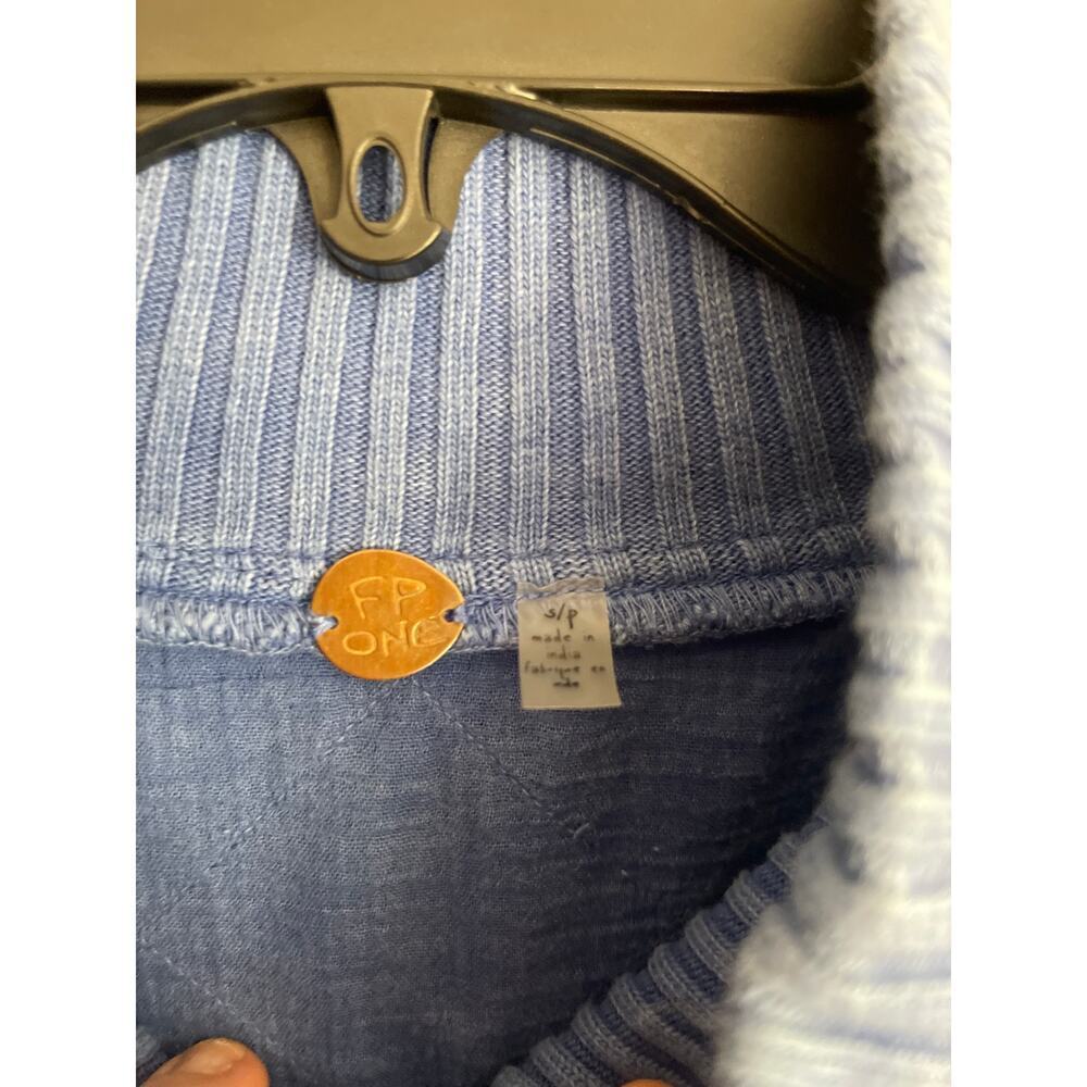 Free People ONE Shiloh Quilted Sweatshirt Pullover Zip Swing Hi Lo Small Blue - Picture 4 of 6